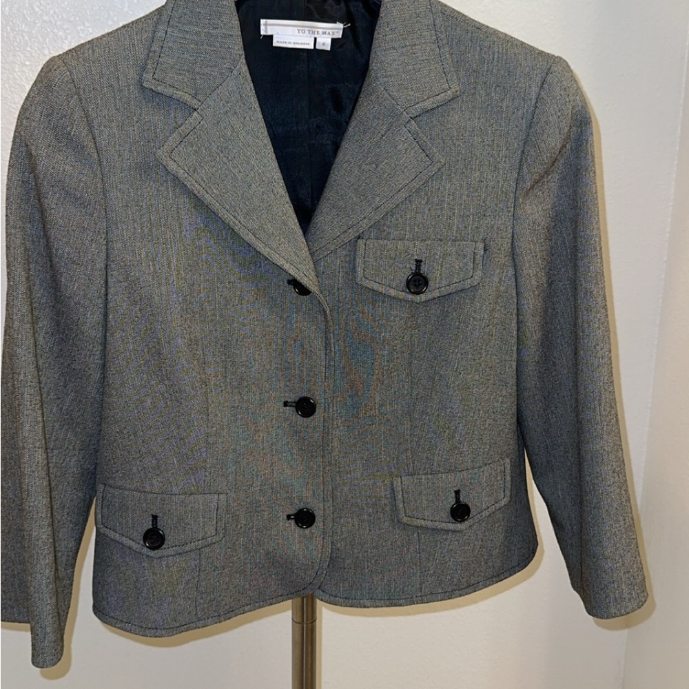 Classic Gray Women's pantsuit size 6 brand to the max